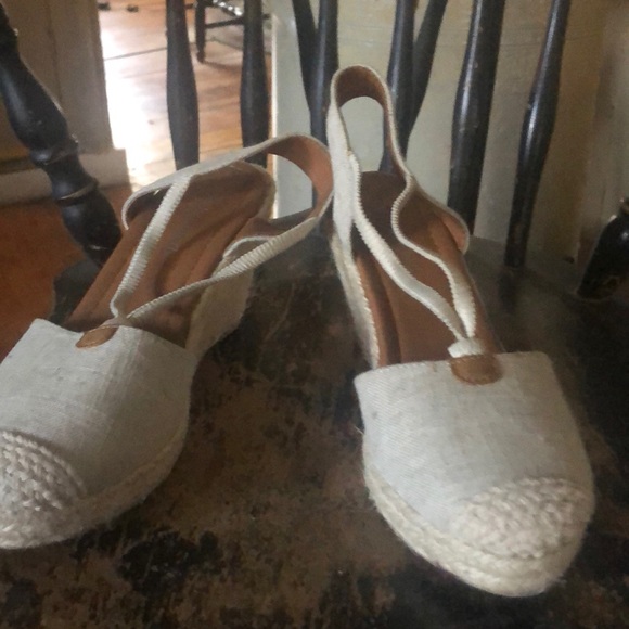 Espadrilles - Picture 2 of 3